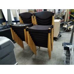 Stoelen. Kantinestoelen. Vergaderstoelen. Donkerbruin. 18 st