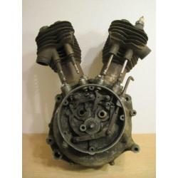 +/- 1924 Rene Gillet V-twin motorblok + diverse onderdelen.