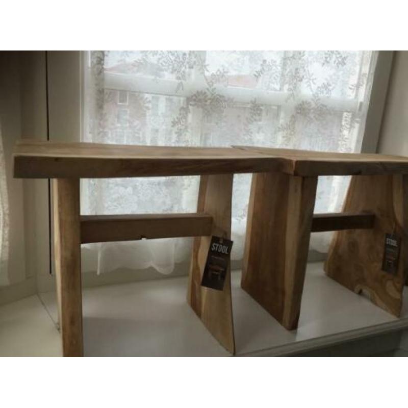 2 Prachtige teak krukjes, bijzet tafeltjes, planten tafeltje