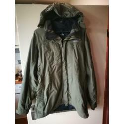 Aangeboden outdoor/regenjas van the North Face