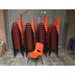 NIEUWE oranje kantinestoelen kuipstoelen stapelstoelen