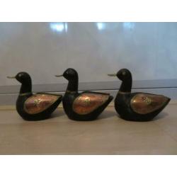 3 uit hout gesneden watervogels met koper 13/10 cm