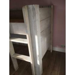 Steigerhouten hoogslaper