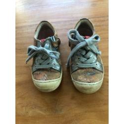 Leuke schoenen voor een meisje van Develab maat 24