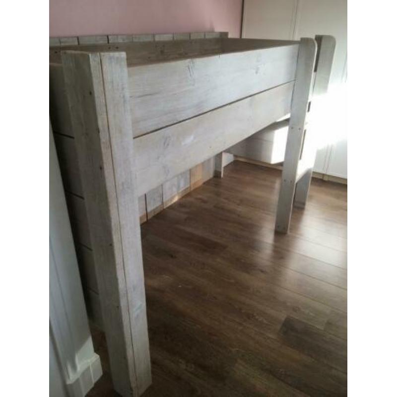 Steigerhouten hoogslaper