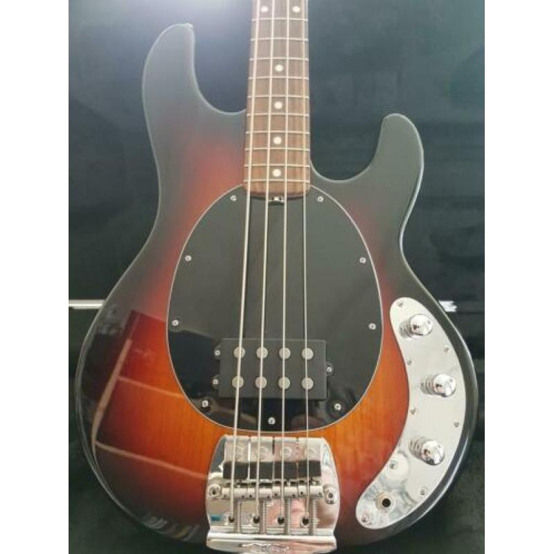 Music Man Stingray Classic
