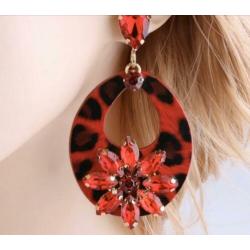 Nieuwe oorbellen look ! Dans Ongedragen oorbellen juli