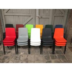 NIEUWE oranje kantinestoelen kuipstoelen stapelstoelen