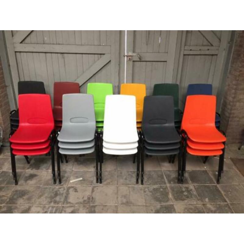 NIEUWE oranje kantinestoelen kuipstoelen stapelstoelen