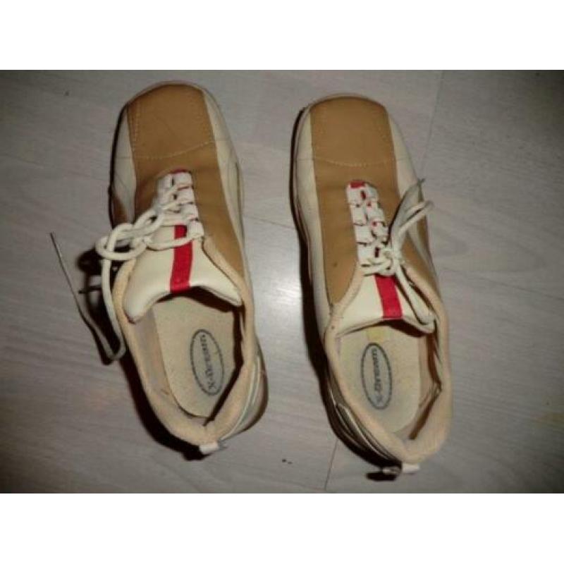 Beige créme veterschoenen Veterschoen X-DREAMS Vintage Retro