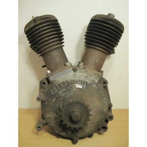 +/- 1924 Rene Gillet V-twin motorblok + diverse onderdelen.