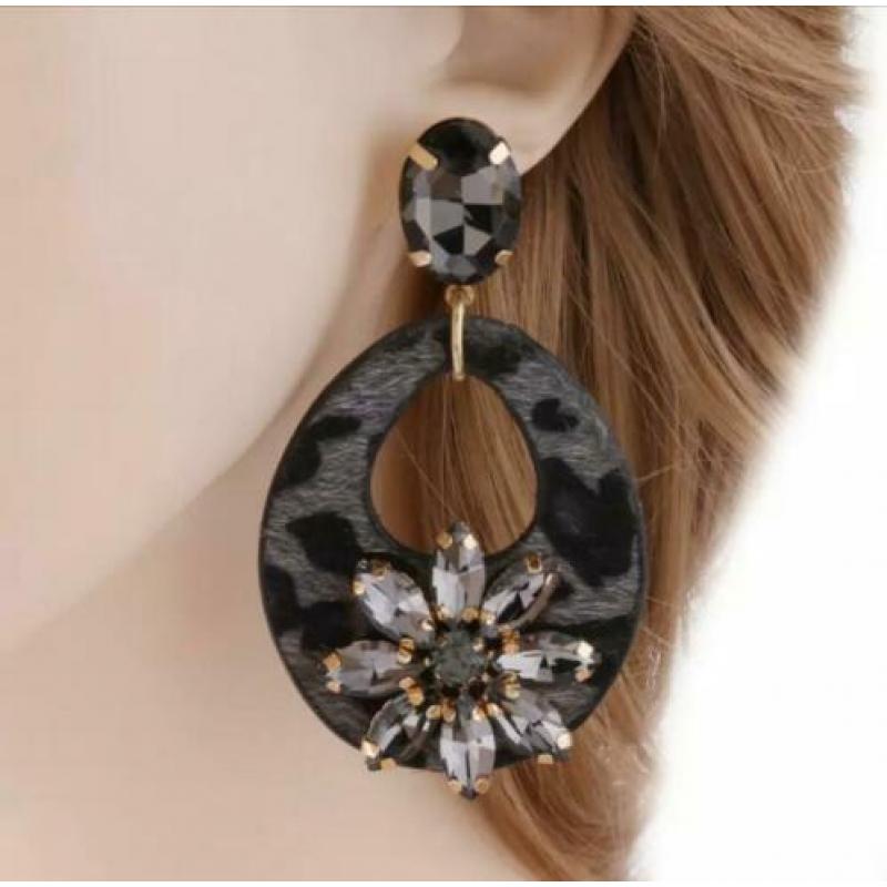 Nieuwe oorbellen look ! Dans Ongedragen oorbellen juli