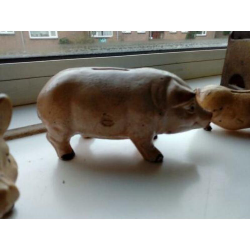 Antieke spaarvarkens