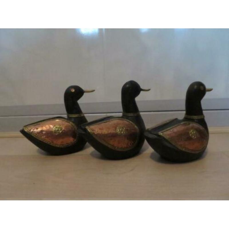 3 uit hout gesneden watervogels met koper 13/10 cm