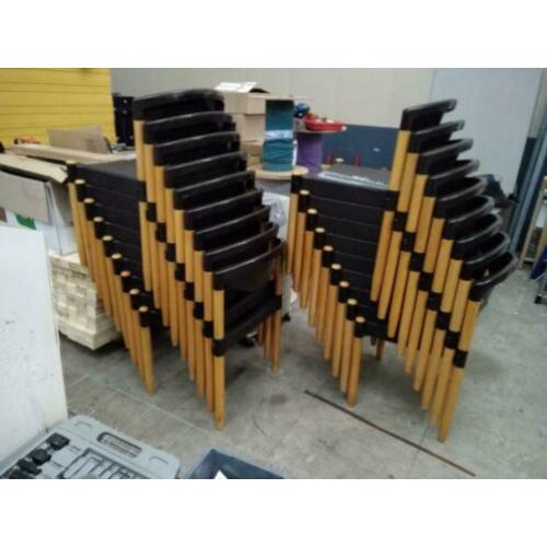 Stoelen. Kantinestoelen. Vergaderstoelen. Donkerbruin. 18 st