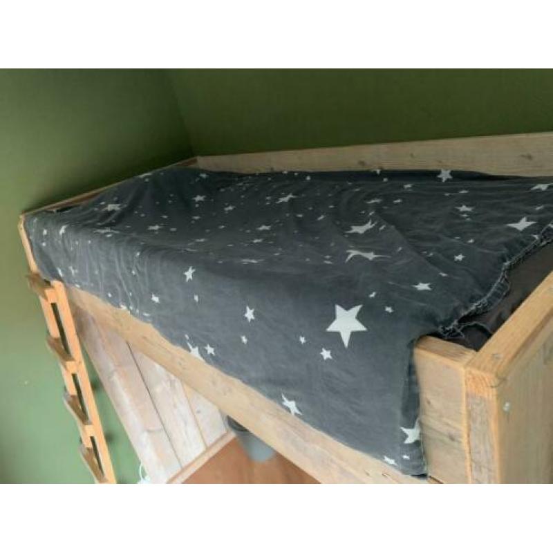 Steigerhouten hoogslaper
