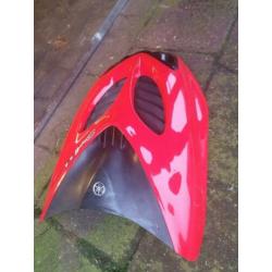 Rode Yamaha Aerox voorkap met TNT voorlamp en zwarte gril