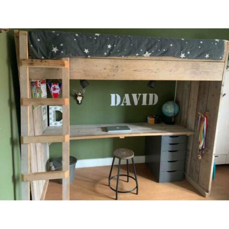Steigerhouten hoogslaper