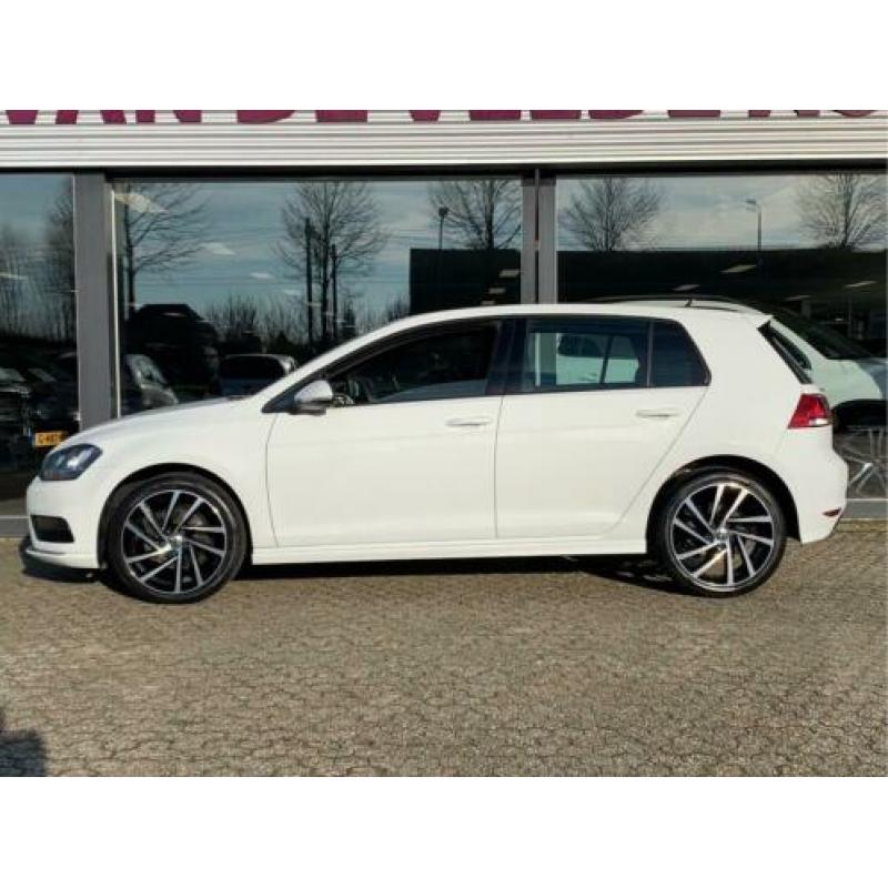 Volkswagen Golf 1.4 TSI Highline R-line in- exterieur | Rijk