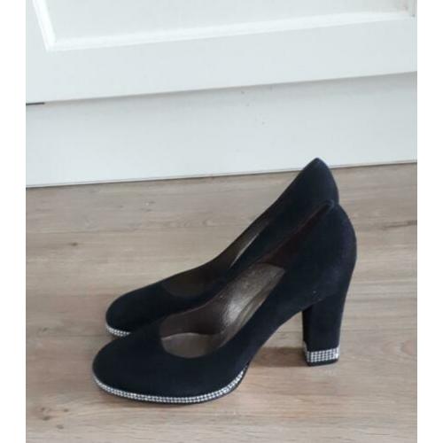 284.. nieuwe zwarte pumps maat 41