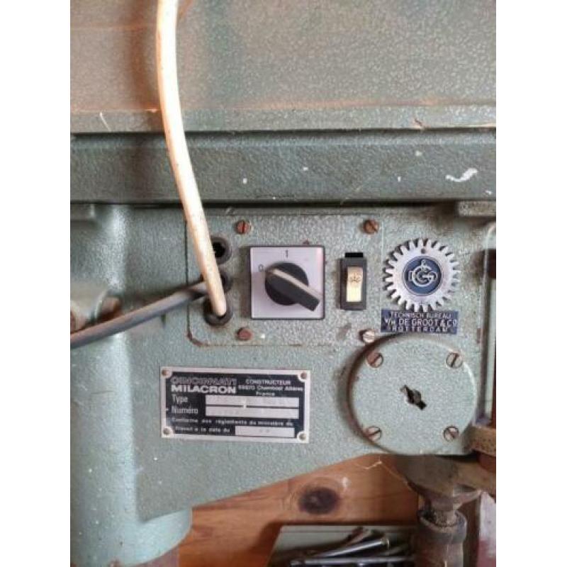Kolomboormachine Cincinnati Milacron........t.e.a.b.