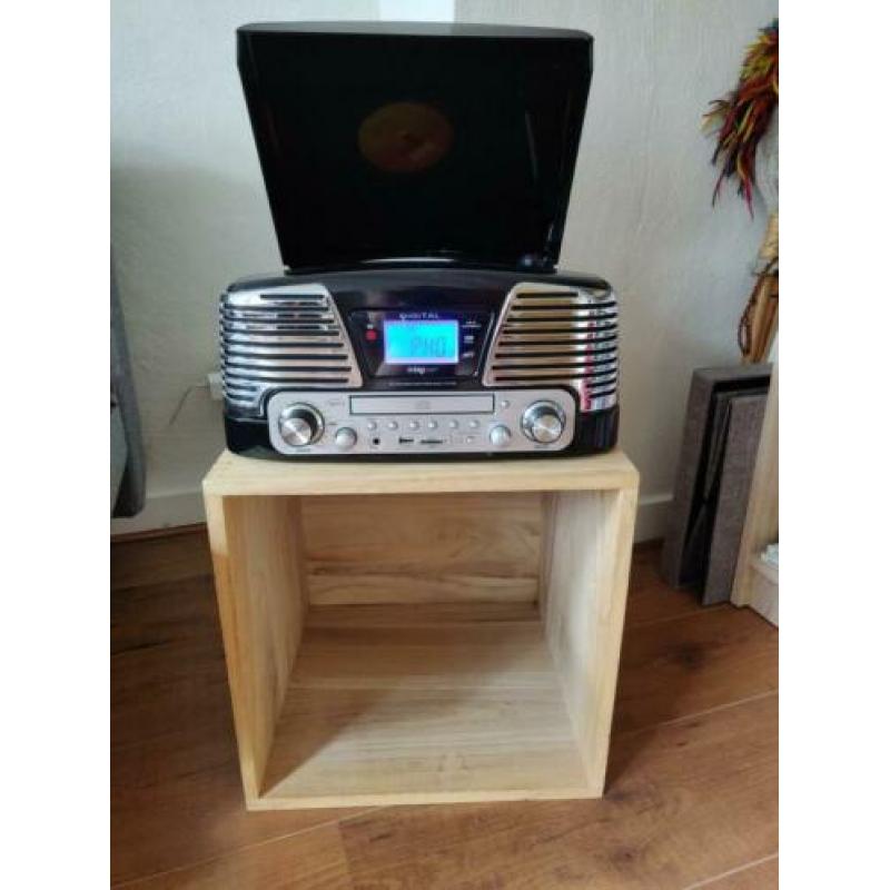 Mooie, retro Big Ben platenspeler inclusief houten meubel