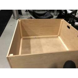 Werpkist met warmte lamp en plaat