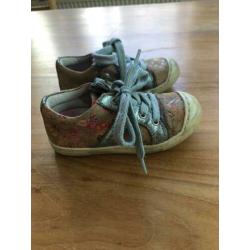 Leuke schoenen voor een meisje van Develab maat 24