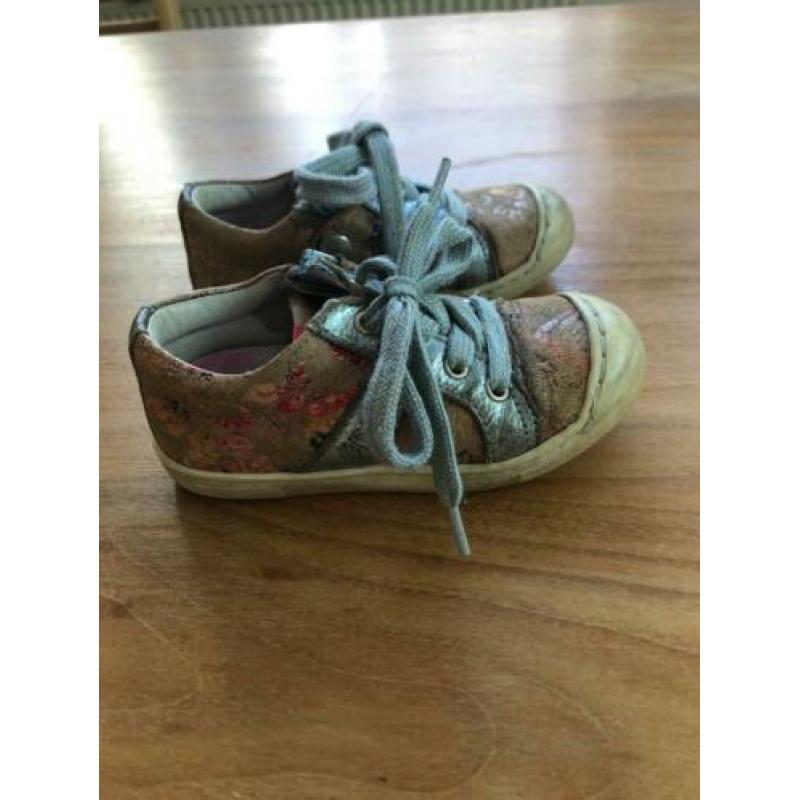 Leuke schoenen voor een meisje van Develab maat 24