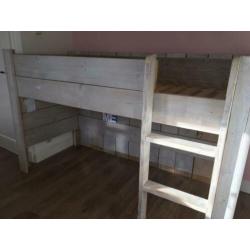 Steigerhouten hoogslaper