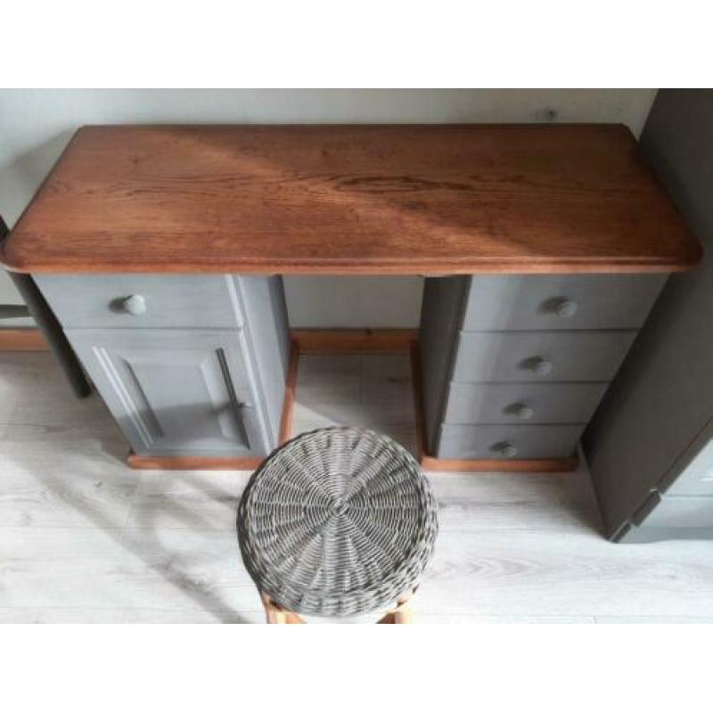 Bureau met kruk