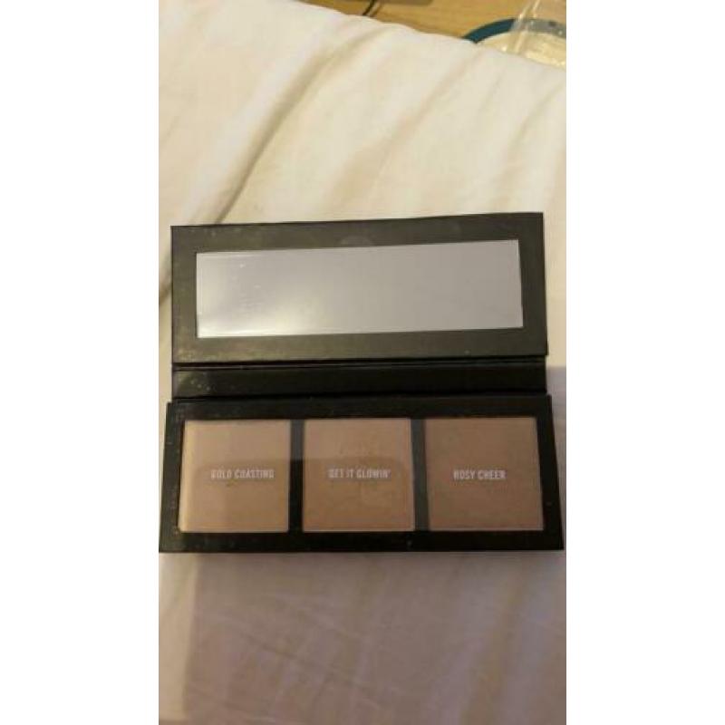 Mac hyper real glow