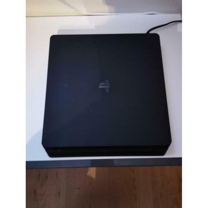 Playstation 4 Slim 1 TB