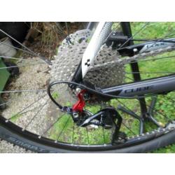 mooie cube acid 29er met XT/deore en manitou vork op lucht