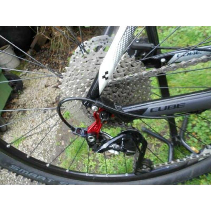 mooie cube acid 29er met XT/deore en manitou vork op lucht