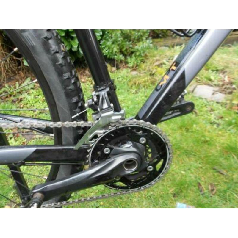 mooie cube acid 29er met XT/deore en manitou vork op lucht