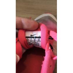 Nike wit/roze 38 zaal/ buiten schoenen