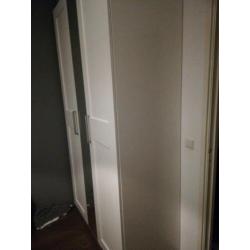PAX kast met spoed weg!