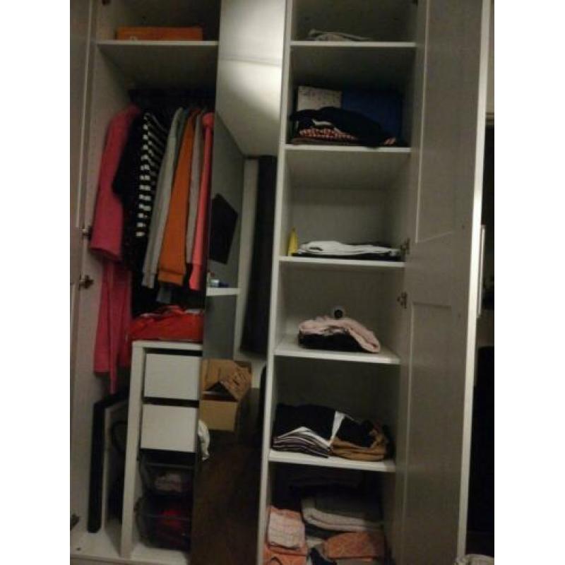 PAX kast met spoed weg!