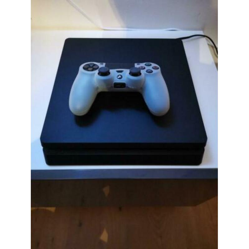 Playstation 4 Slim 1 TB