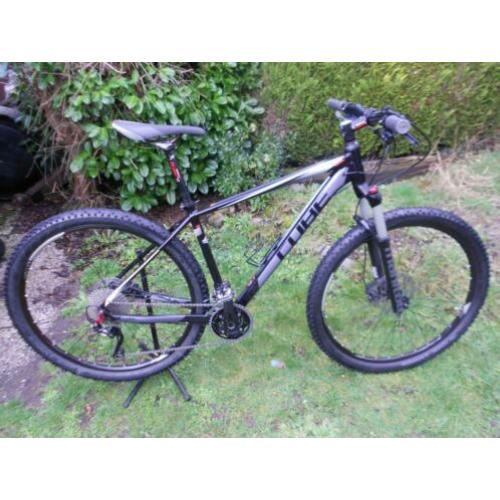 mooie cube acid 29er met XT/deore en manitou vork op lucht