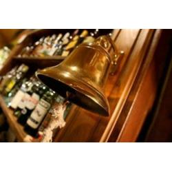 Cafe bel scheepsbel met ''GRATIS'' Bier logo Heineken bar