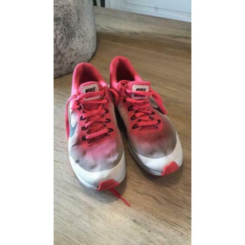 Nike wit/roze 38 zaal/ buiten schoenen