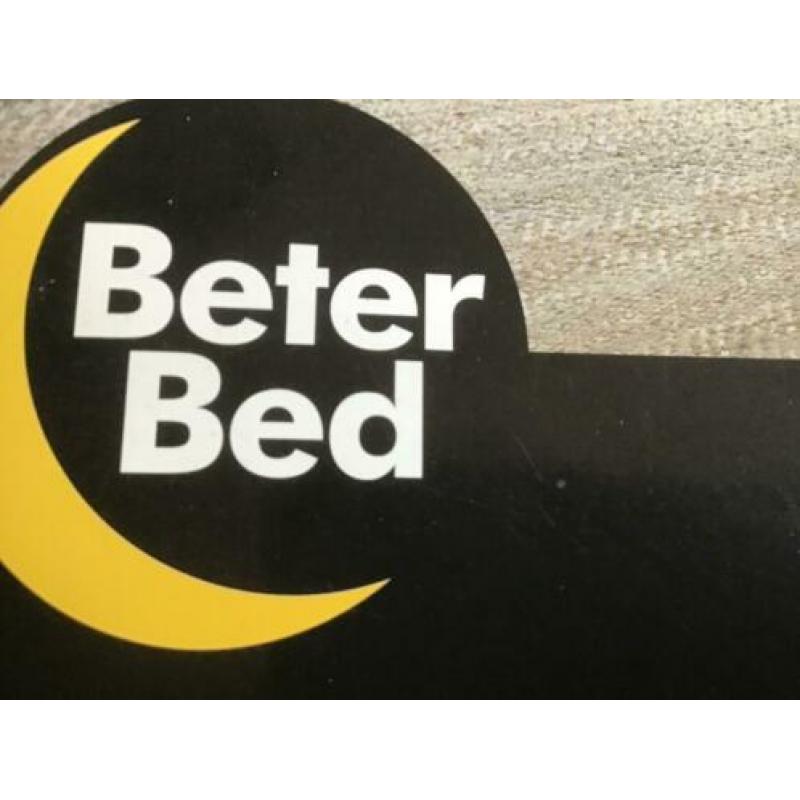 Senioren bed met nachtkastje