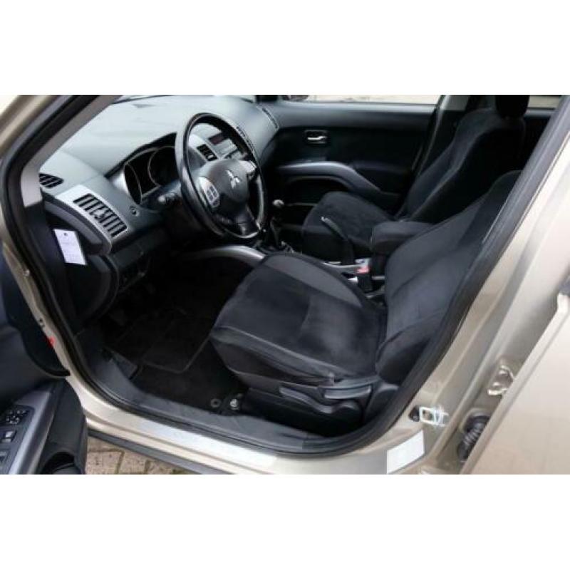 Mitsubishi Outlander 2.4 Intro Edition 2WD 7-Pers. Clima/LMV