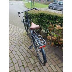 Zwarte Damesfiets Cortina U1 3 versnellingen en transportrek