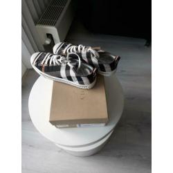 Burberry Kilbourne sneakers, maat 38, slechts 1x grdragen