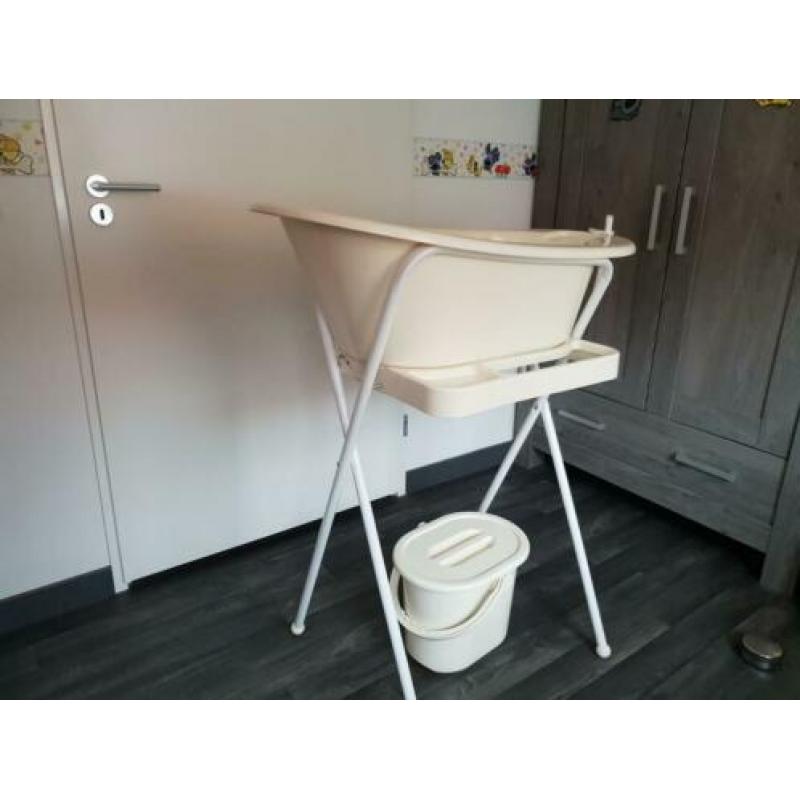 Bebe jou babybad op standaard + luieremmer + tummytub