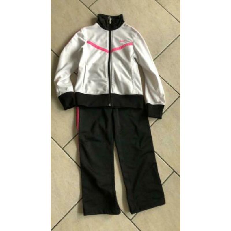 Nike trainingspak maat 122/128