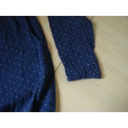 Blauw bloesje met wit borduursel van H&M maat 164 zgan